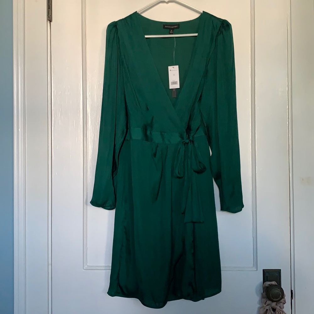 NWT banana republic emerald green silky wrap